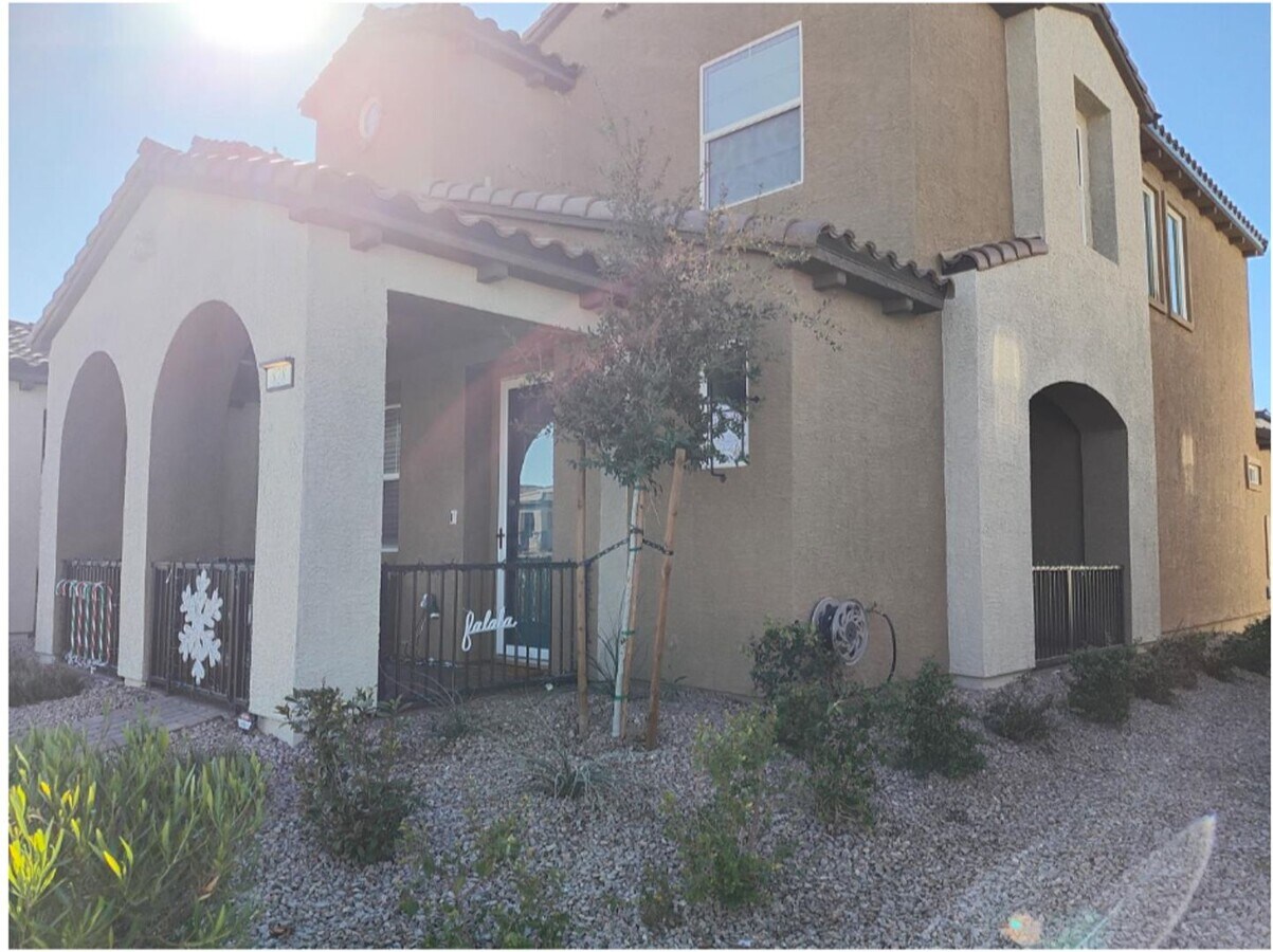 Photo - AMERICANA Property Mgmt - Recently constructed Townhouse. 3beds - 2 1/2baths in Henderson.