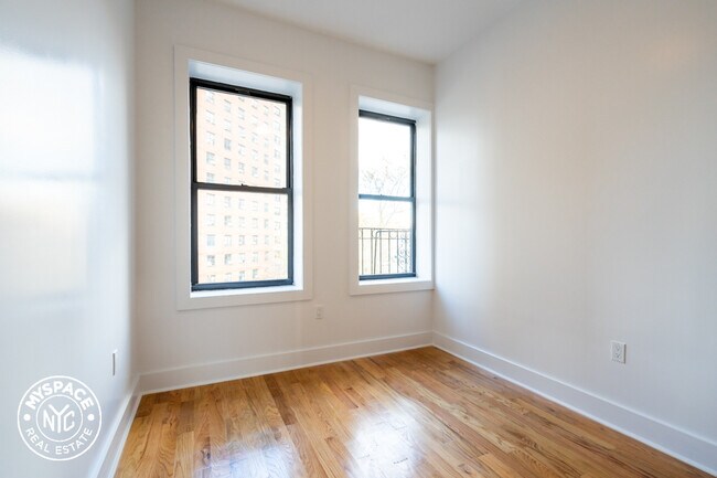 Photo - 930 DeKalb Ave