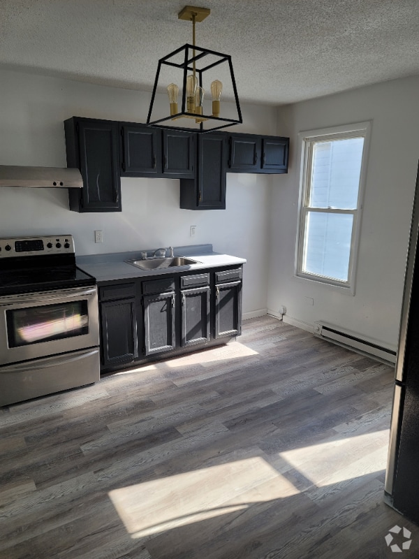 Building Photo - 92 Twiss St Rental