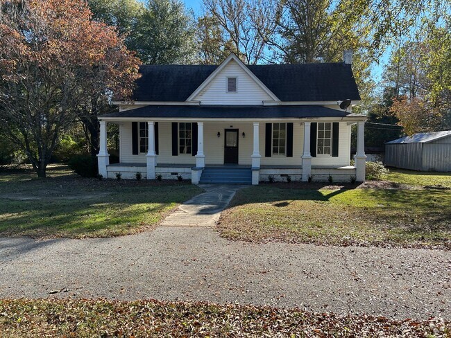 Building Photo - Spacious 3 Bedroom 2 Bath Home in Pittsvie...