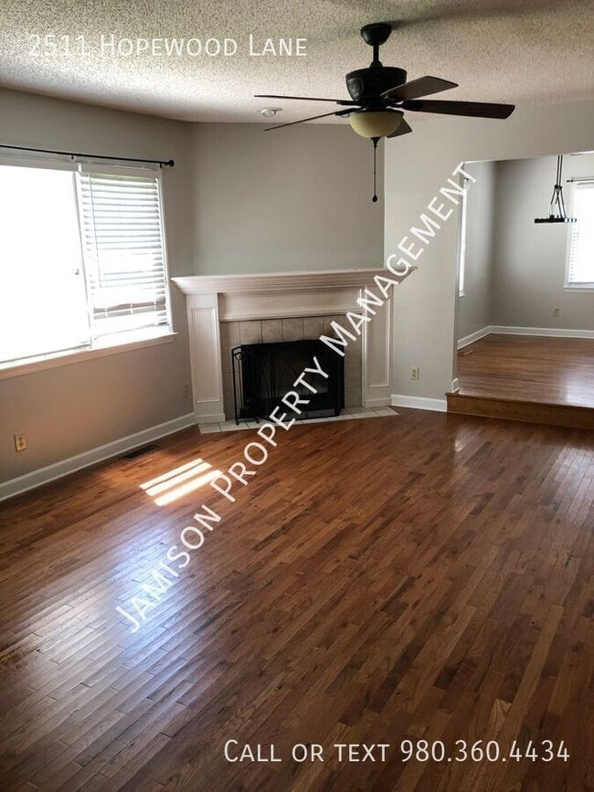 Photo - 2511 Hopewood Ln