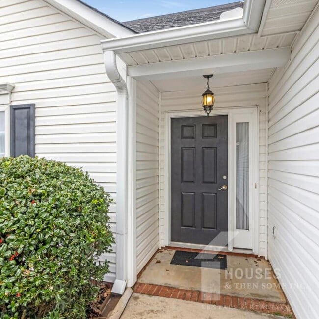 Photo - 110 Stonington Way