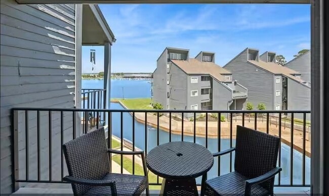 Building Photo - 12500 Melville Dr Unit 3