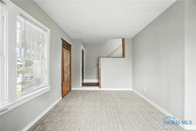Photo - 3725 Leybourn Ave