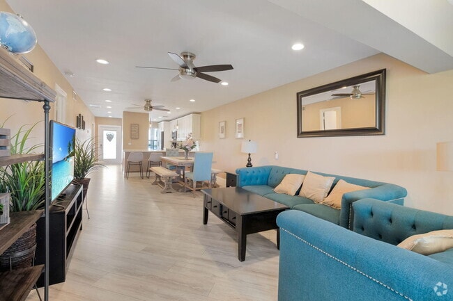 Building Photo - 1631 NW 18th Ave Unit 102 Rental