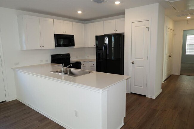 Photo - 716 Commander Abbott Dr