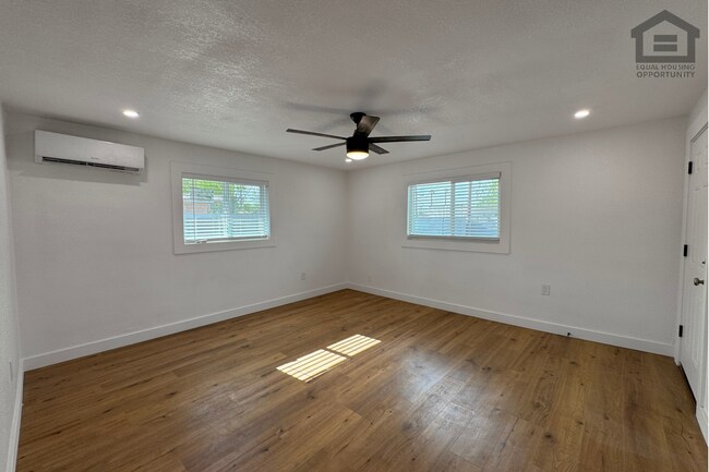 Photo - 1017 E Moreland St Unit 1017 E Moreland St  3