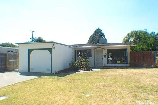 Building Photo - Updated 2 Bed, 2 Bath Home in the Heart of...