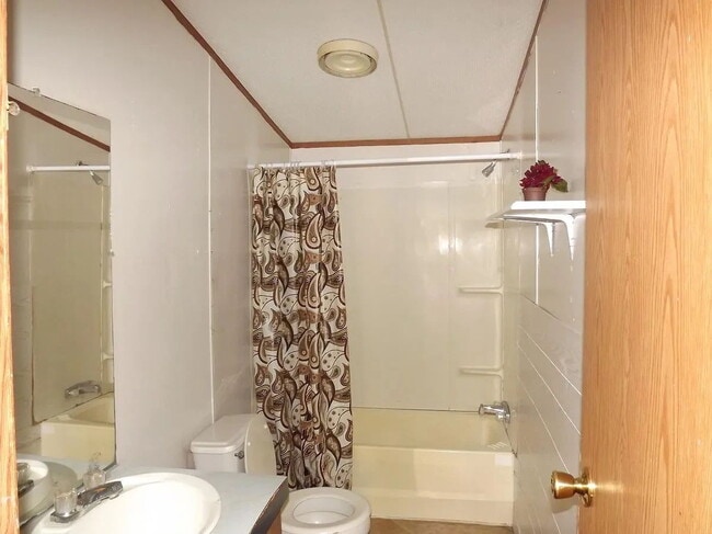 Photo - Charming 3-Bed, 2-Bath Mobile Home Retreat...