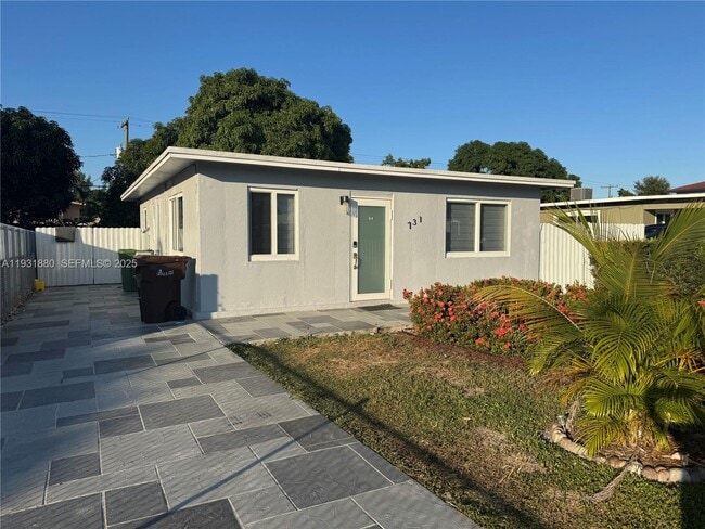 Building Photo - 731 E 19th St