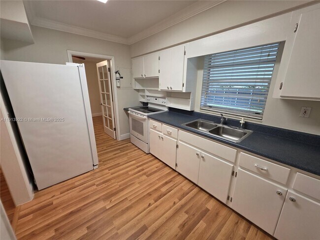 Photo - 3915 SW 60th Ave