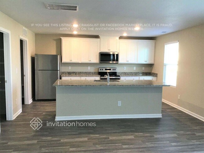 Photo - 705 Fauna St