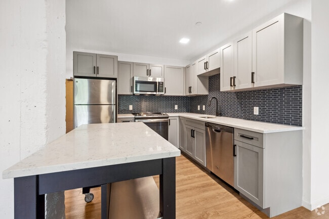 1BR, 1BA - 759SF