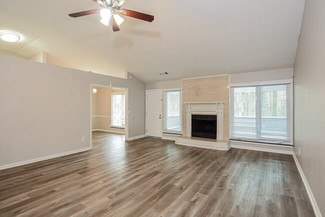 Photo - 110 River Oaks Dr