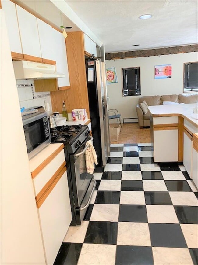 Building Photo - 61 6th St Unit 1