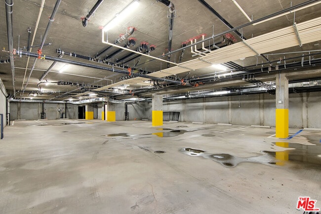 Photo - 14333 Sylvan St Unidad 501