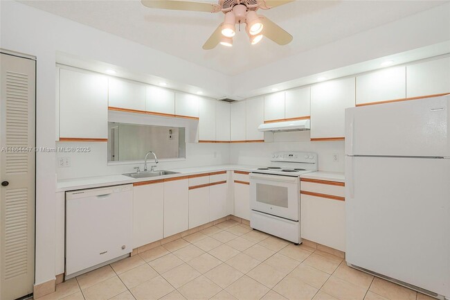 Building Photo - 12701 SW 13th St Unit 107F Rental