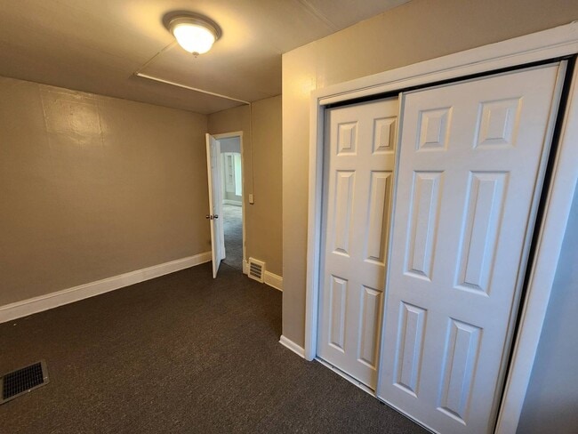 Photo - 880 Stevenson Rd Unit Down