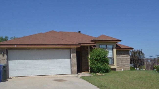 Building Photo - 113 Lariat Cir