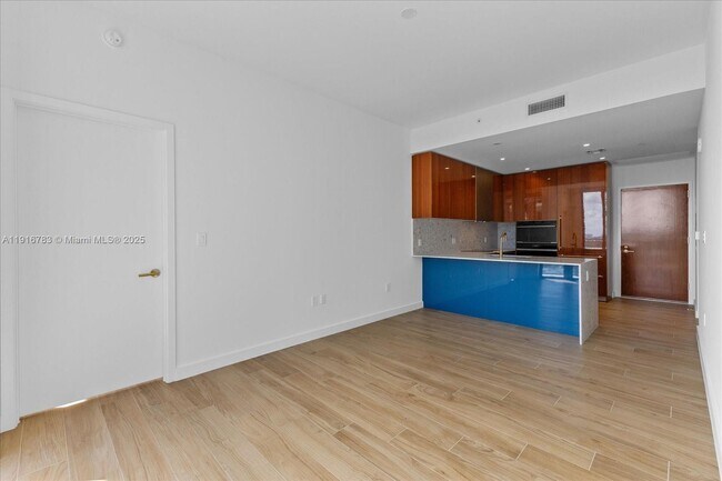Photo - 2678 Tigertail Ave Unit 1605