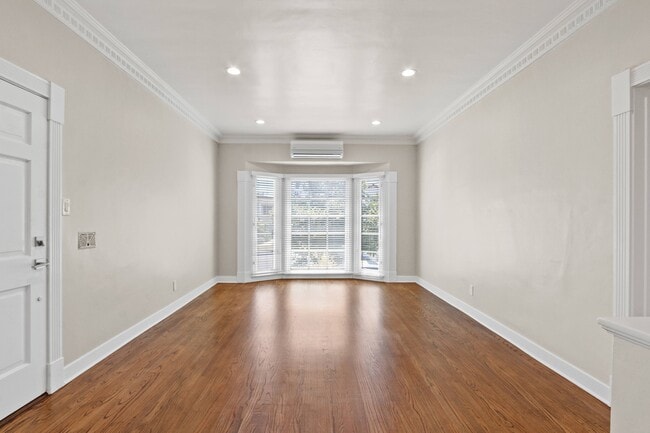 Photo - 9619 W Olympic