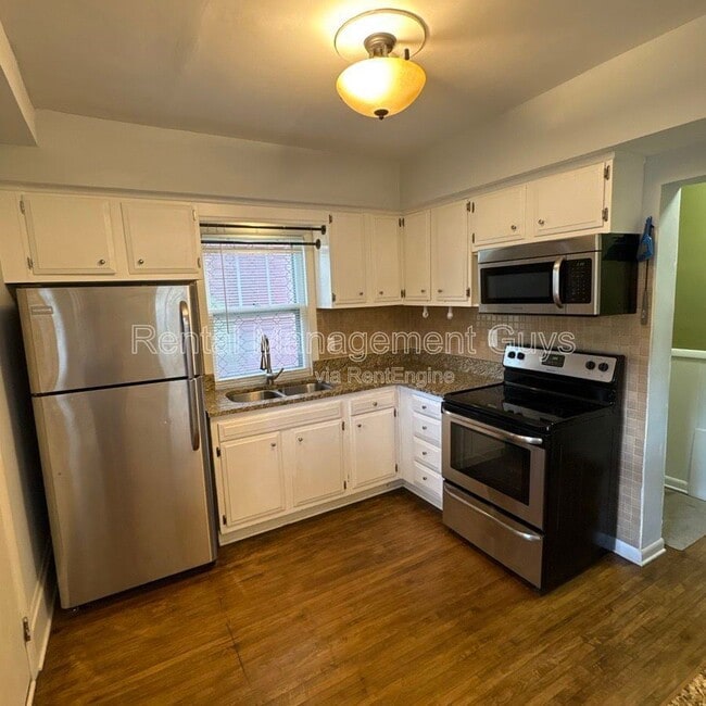 Photo - 3611 N Sheridan Ave
