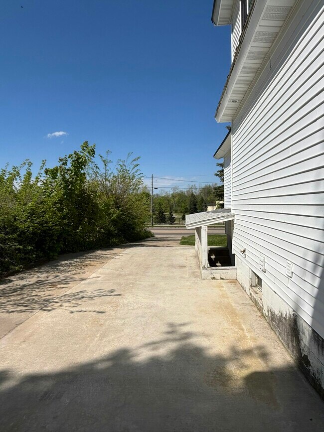 Photo - 201 Monroe St
