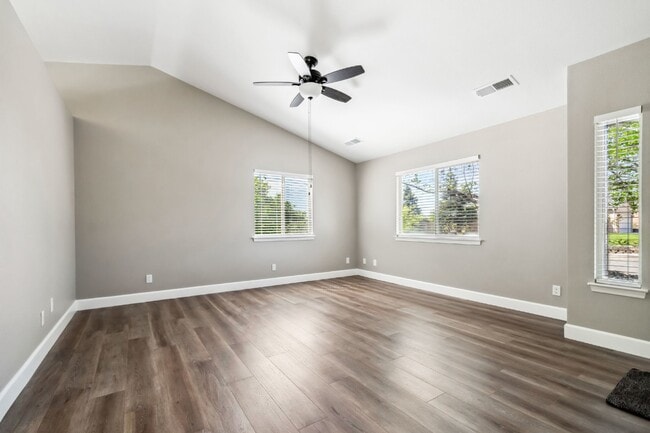 Photo - 3/2 Fully Updated with Fenced Yard/Dog Friendly/ Close to Everything central Redding