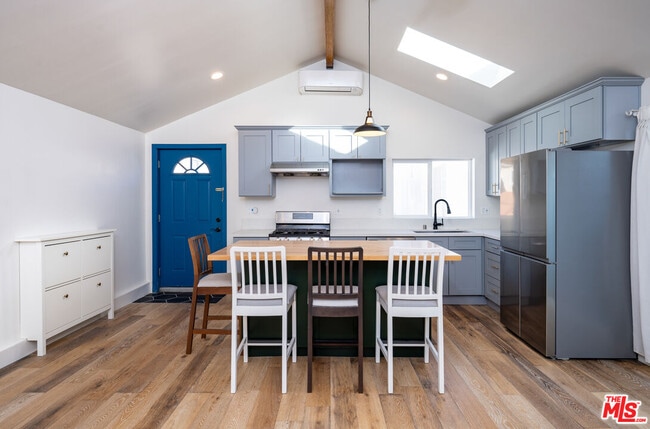 Photo - 6461 Whitman Ave