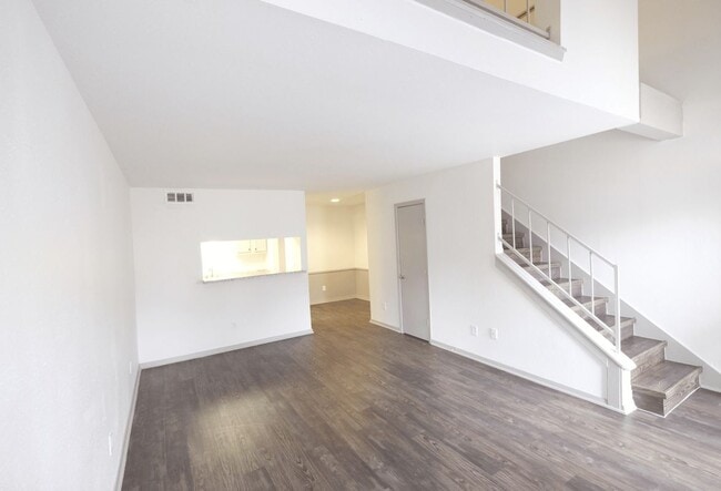 Photo - 1124 Rutland Dr Unit 023