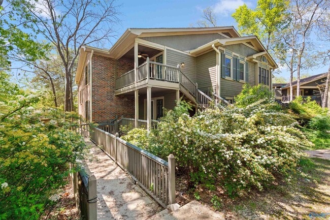 Building Photo - 2058 Woodlawn Dr SW Unit 2058 Rental