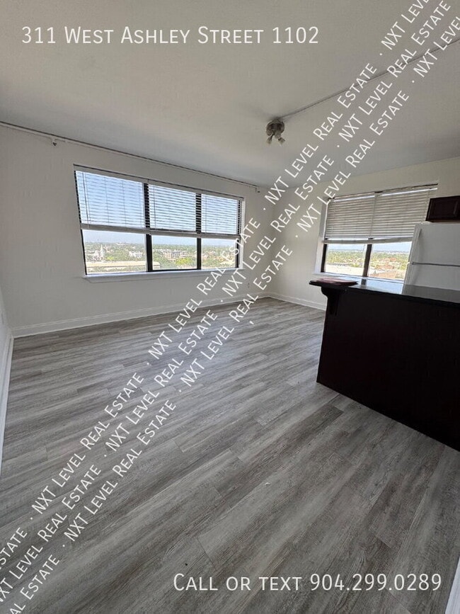 Photo - 311 W Ashley St