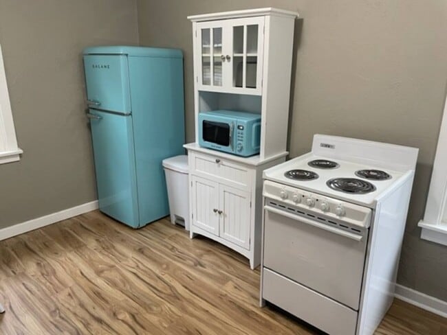 Photo - 665 S Park Ave