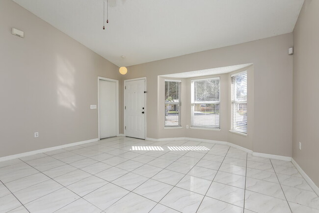 Photo - 470 Breezeway Dr