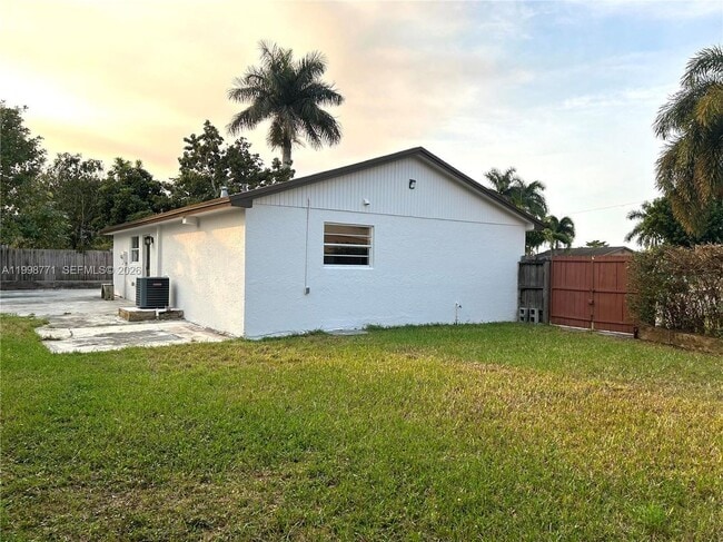 Photo - 1666 SW 3rd Ct