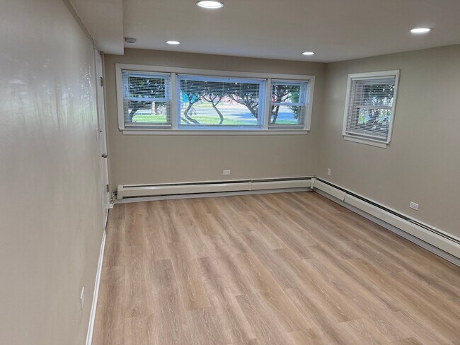 Photo - 5913 W Addison St Unit 1