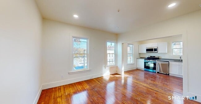 736 Main St