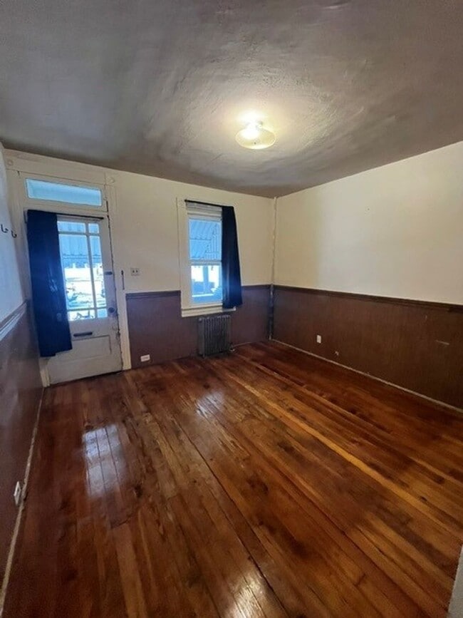 Photo - 124 E Fell St