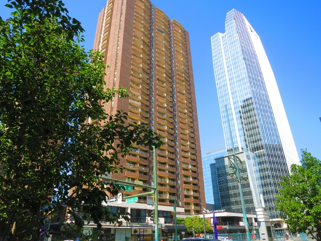 Building Photo - 1020 15th St Rental