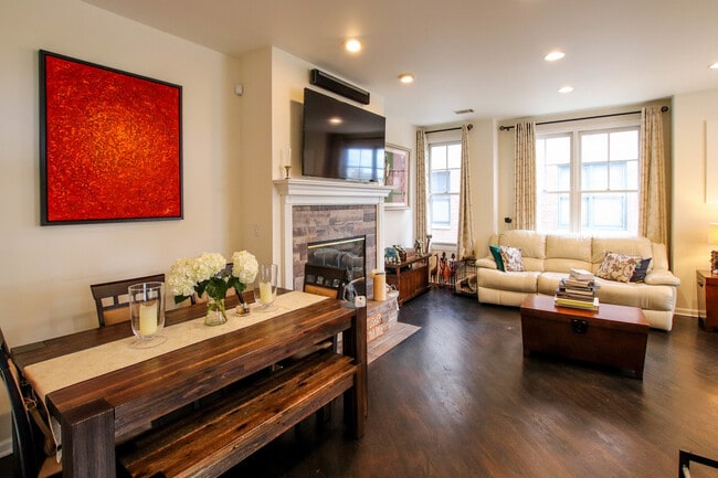 Photo - 2140 N Winchester Ave