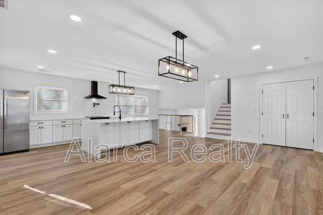 Photo - 301 Dollar Cir