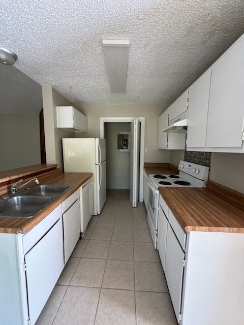 Photo - 1652 Cedar Lake Dr Unidad D