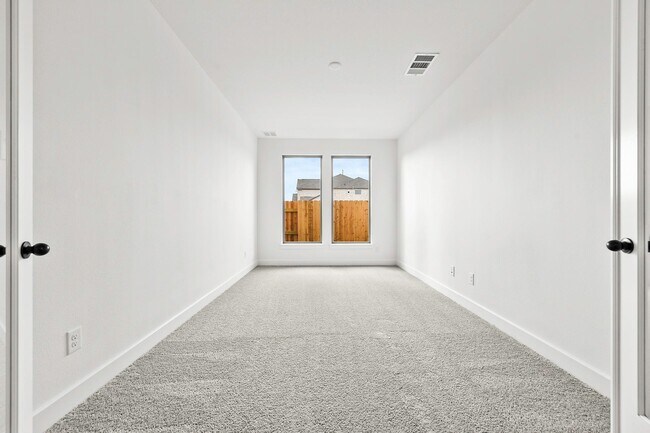 Photo - 24834 White Alder Wy