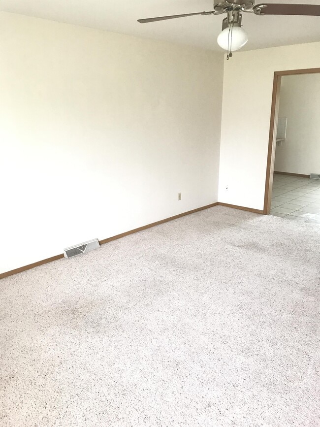 112 W 6th St