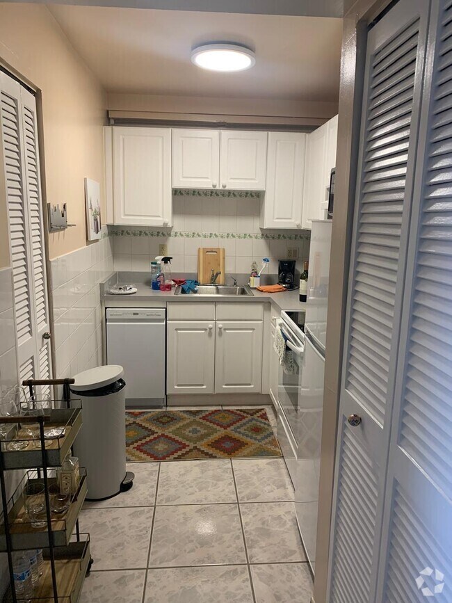 Building Photo - 3716 NE 168th St Unit 405 Rental