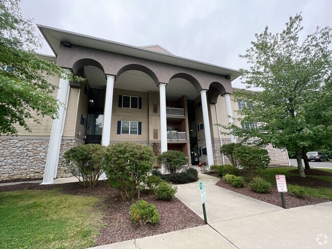 Building Photo - Bath View Condo with Covered Deck, 1.5 bat...