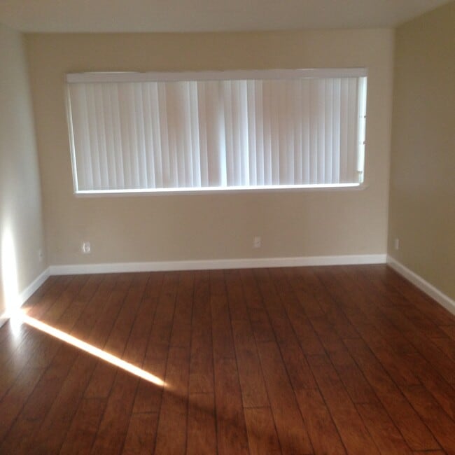 Beautiful Wood Floor - 2715 Joseph Ave Unit 2