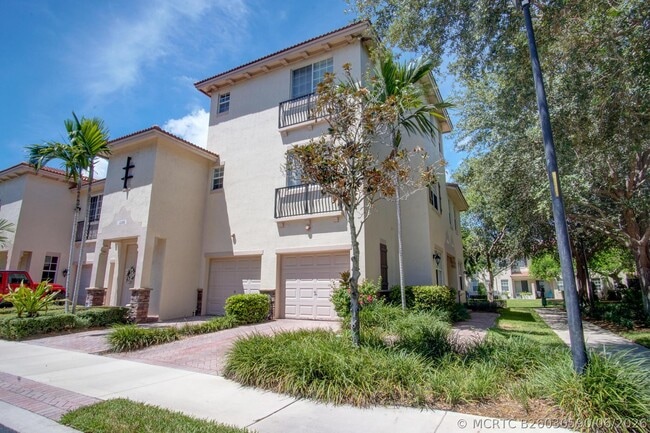Building Photo - 1020 E Longport Cir