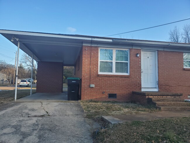 Building Photo - Section 8 accepted 2-Bedroom Retreat in Huntsville – Cozy Living with 803 Sq Ft!" Unit A
