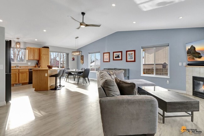 Photo - Fully Furnished Three Bedroom Executive Rental, Close to the Airport!